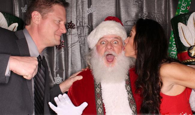 5 Reasons to Have Photo Booth Rental at Your Company Holiday Party